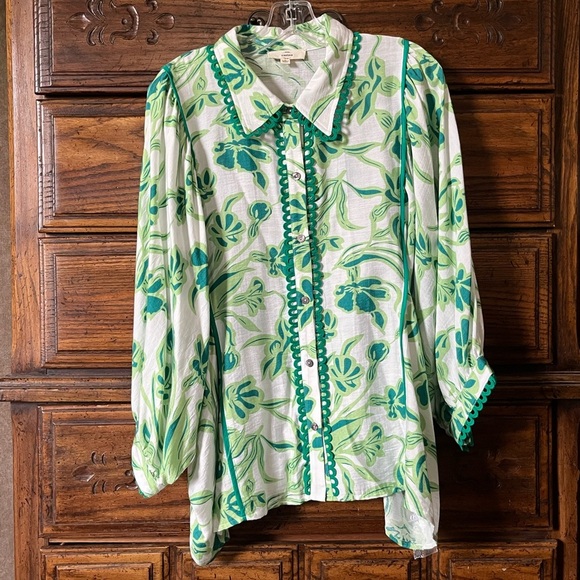 Entro White and Green Floral Wide Sleeve Button Down Shirt - Picture 3 of 11